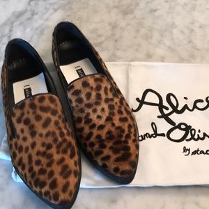 Alice and Olivia flats